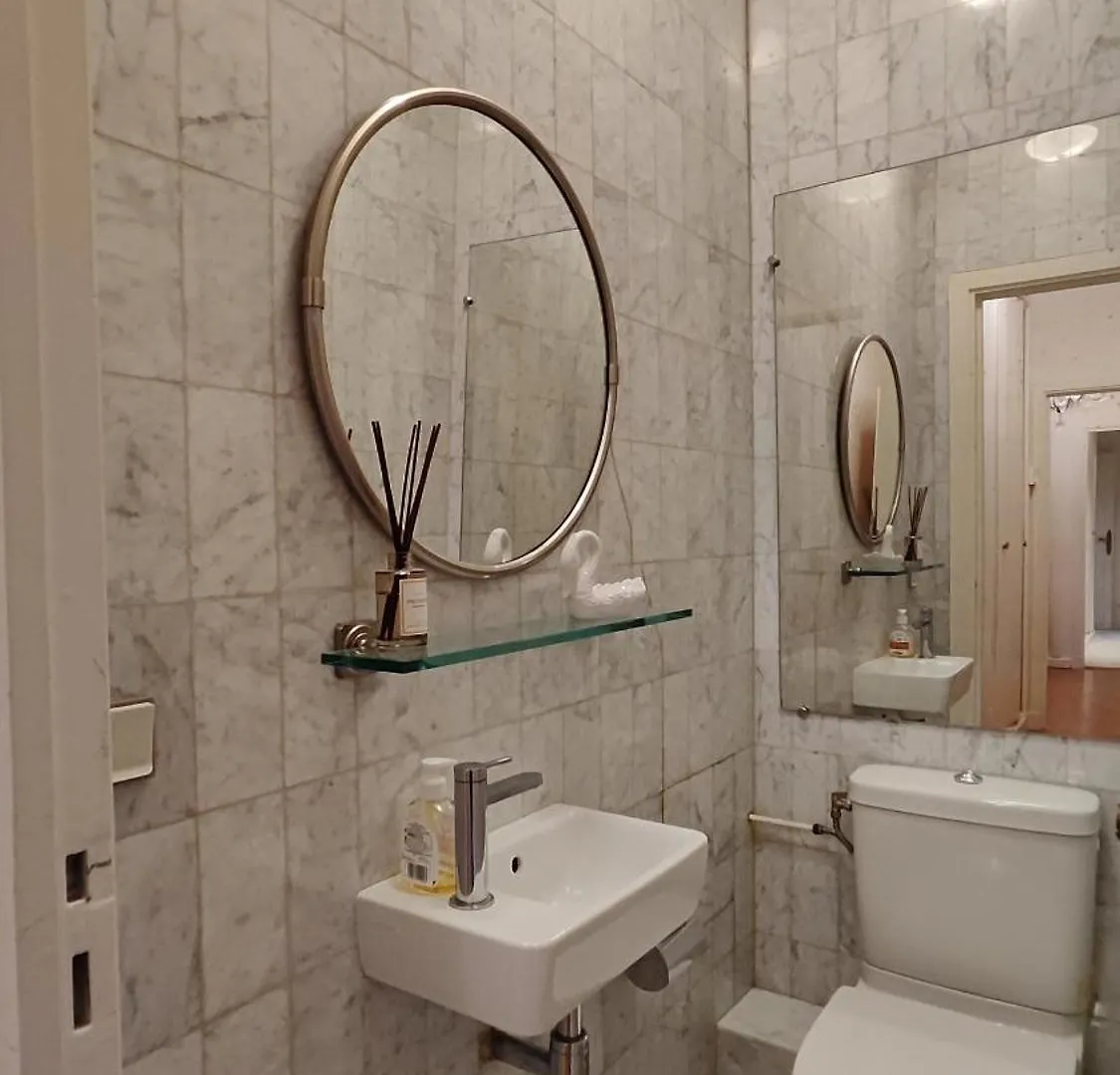 Avenue Victor Hugo - Paris 16 - 4160 Apartment 0*,  France